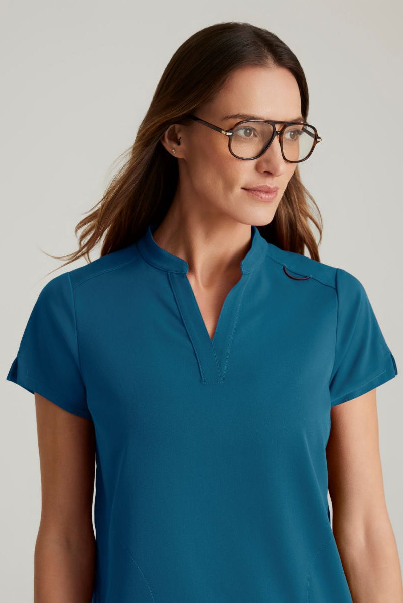 Grey's Anatomy Avery 2 Pocket Banded Collar Top | Bahama / Caribbean
