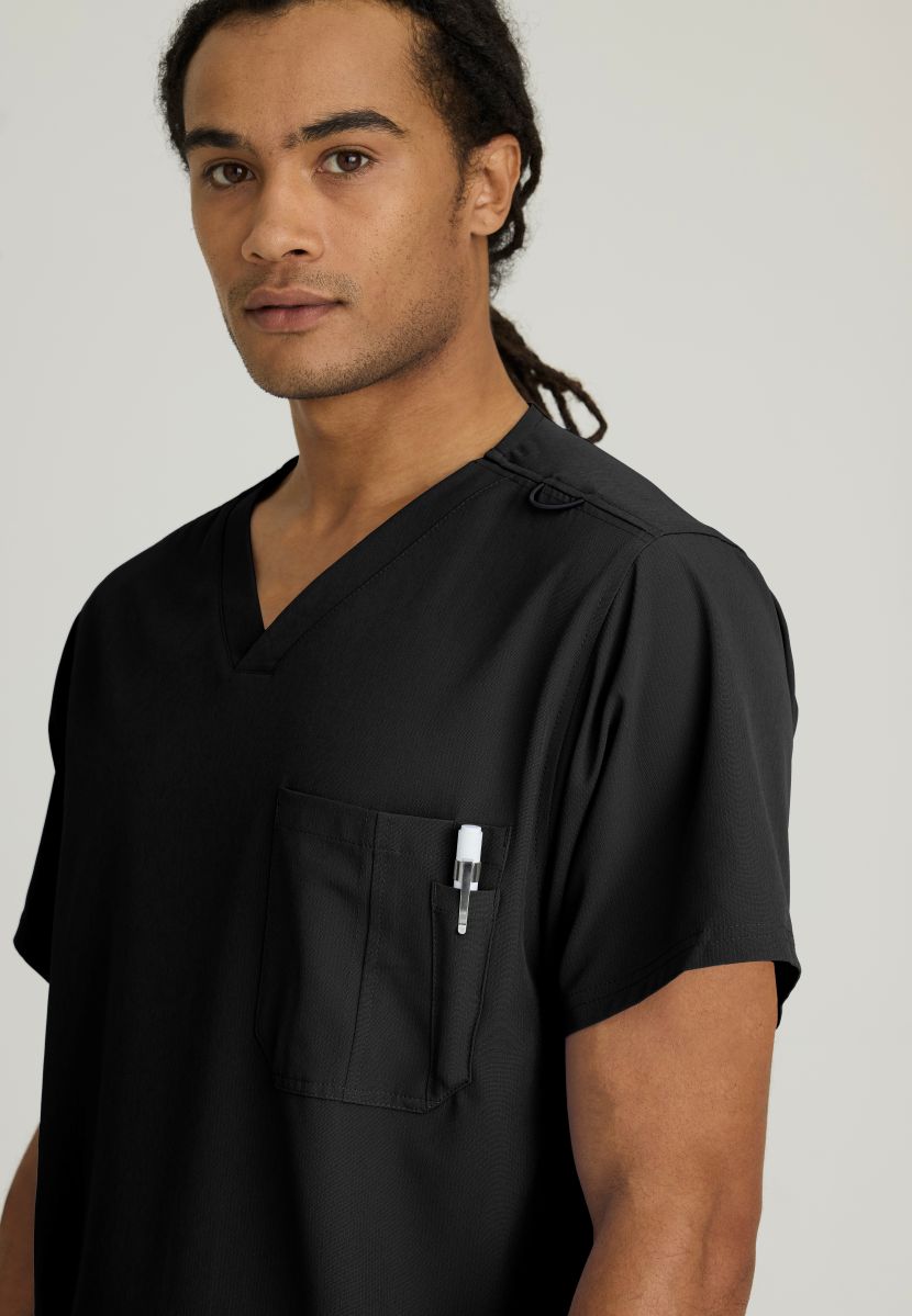 SKECHERS MALE STRUCTURE V-NECK TOP | BLACK