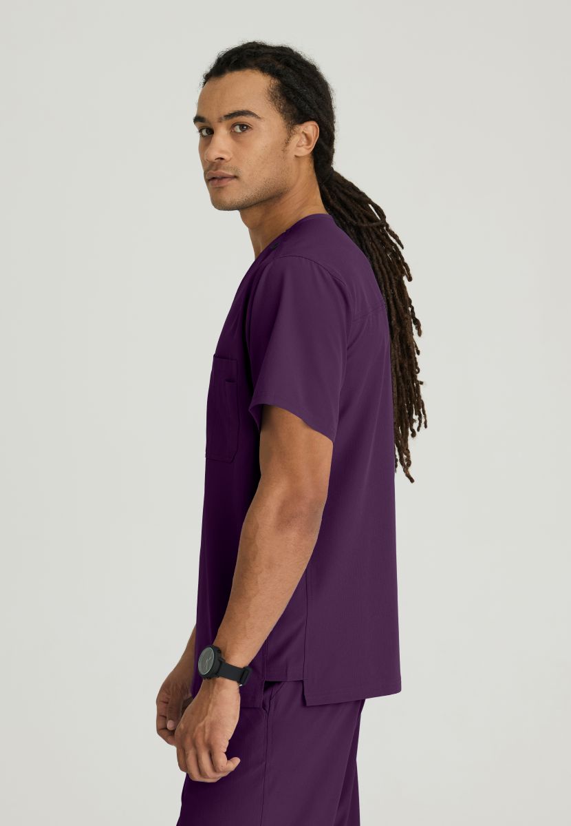 SKECHERS MALE STRUCTURE V-NECK TOP | Eggplant