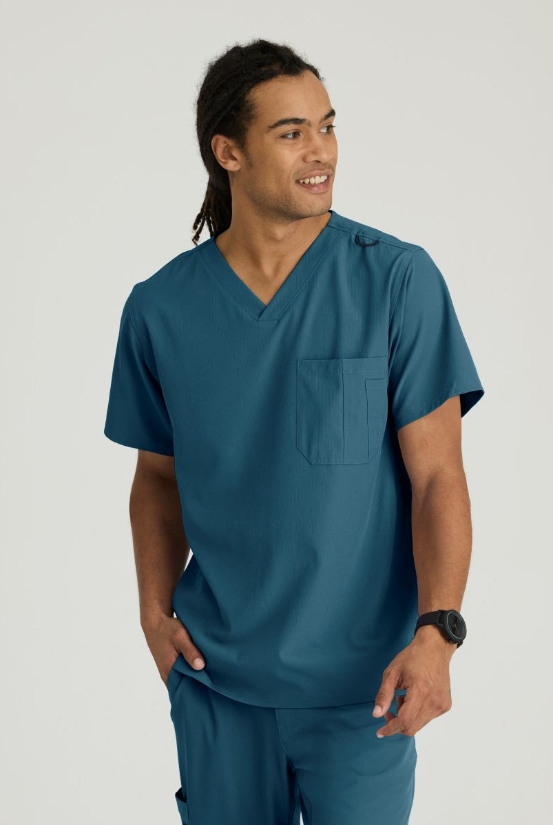 SKECHERS MALE STRUCTURE V-NECK TOP | Caribbean
