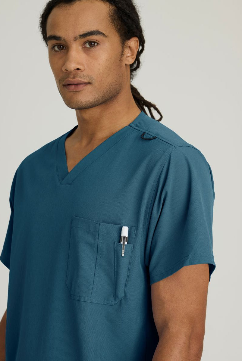 SKECHERS MALE STRUCTURE V-NECK TOP | Caribbean