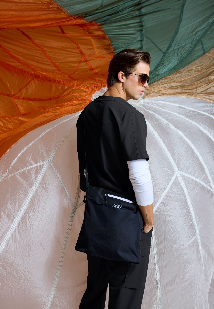 Skechers Station Men's 3 Pocket Round Neck High-Low Hem Top | BLACK