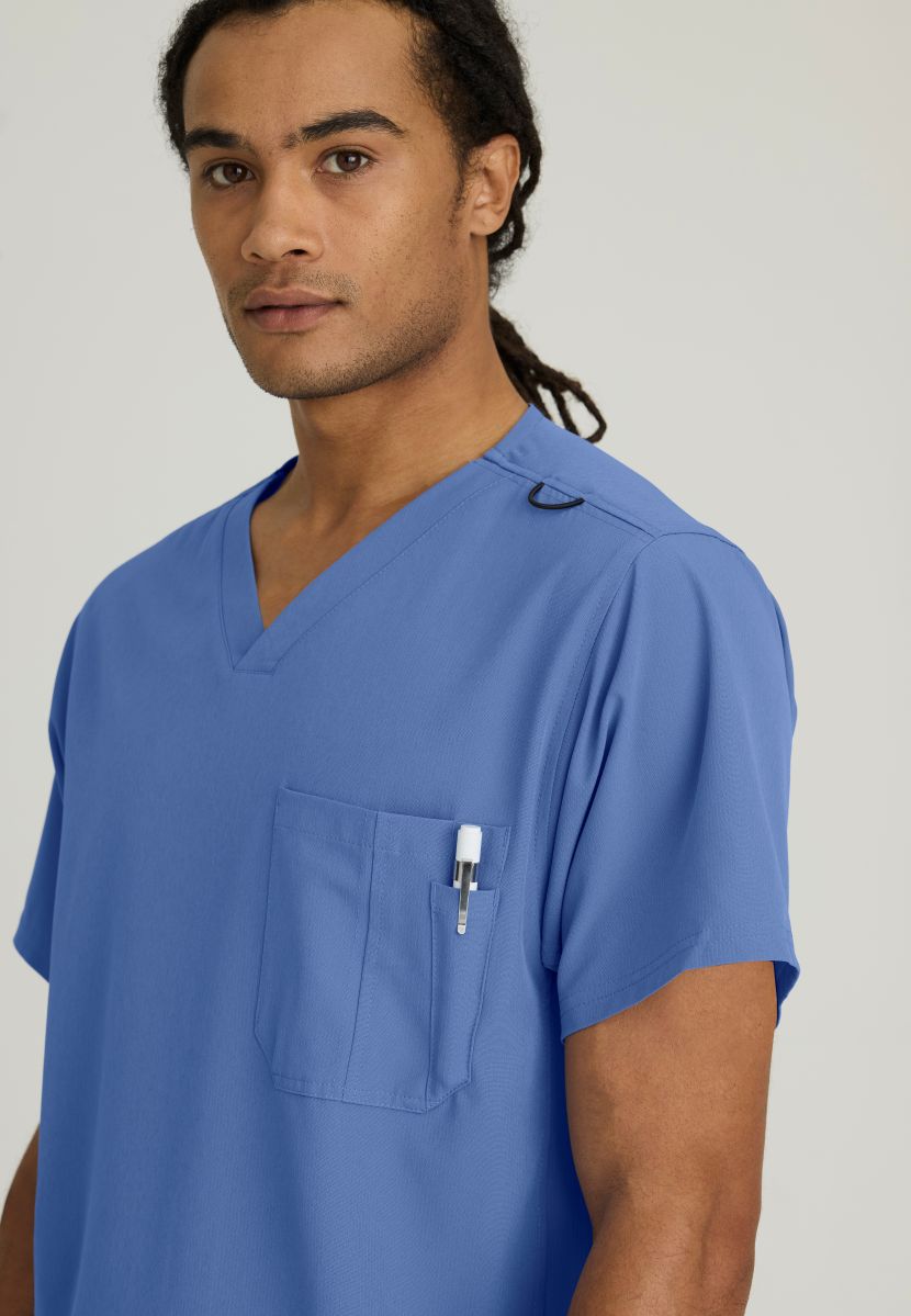 SKECHERS MALE STRUCTURE V-NECK TOP | TRUE CEIL
