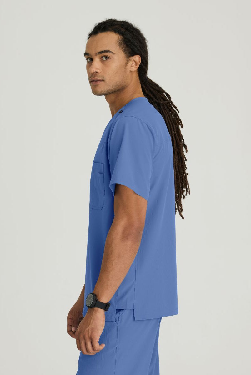 SKECHERS MALE STRUCTURE V-NECK TOP | TRUE CEIL