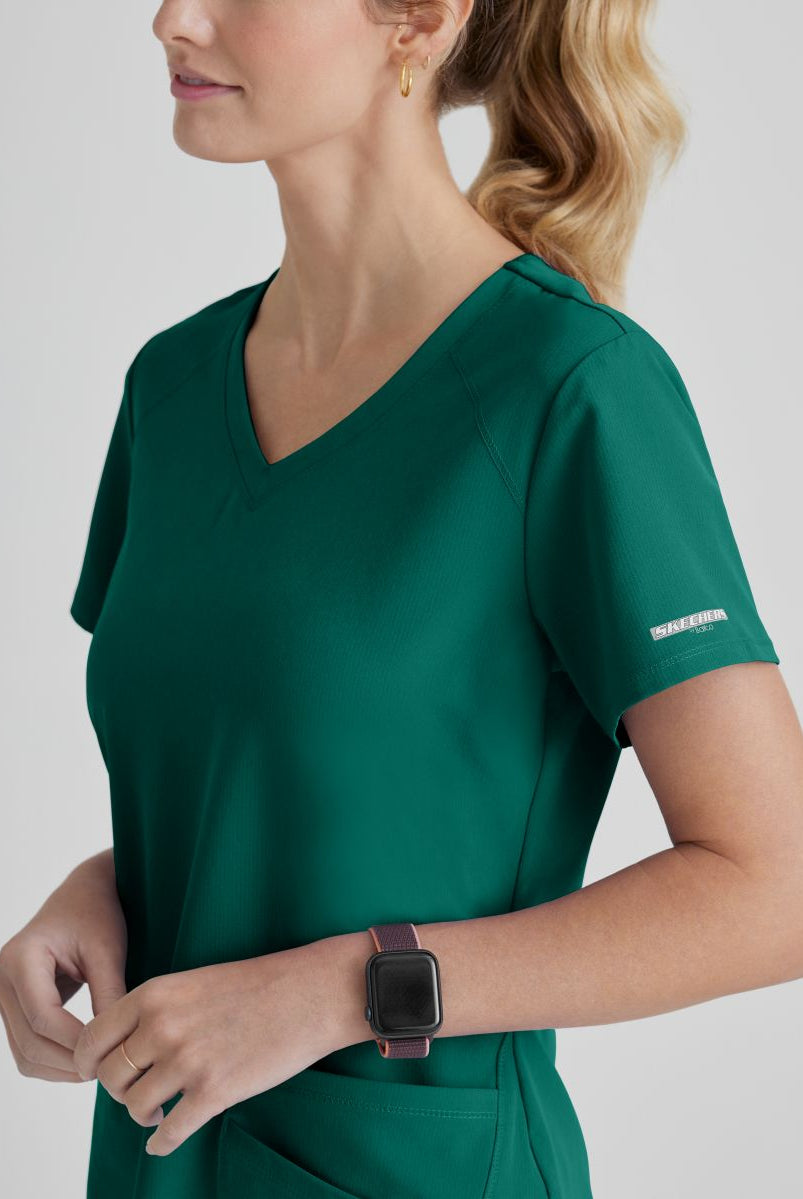 SKECHERS BREEZE 3-POCKET SHAPED HEM TOP | Hunter Green