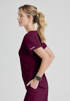 SKECHERS BREEZE 3-POCKET SHAPED HEM TOP | Wine