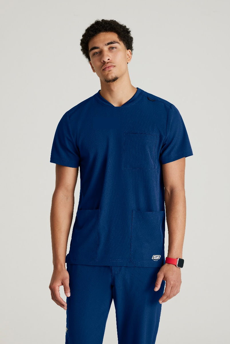 SKECHERS MALE THESIS THREE POCKET, ROUNDED NECKLINE SCRUB TOP  | NAVY