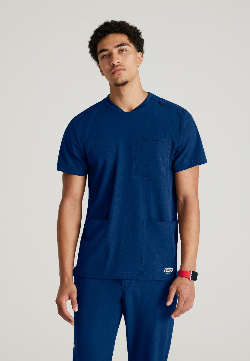 SKECHERS MALE THESIS THREE POCKET, ROUNDED NECKLINE SCRUB TOP | NAVY