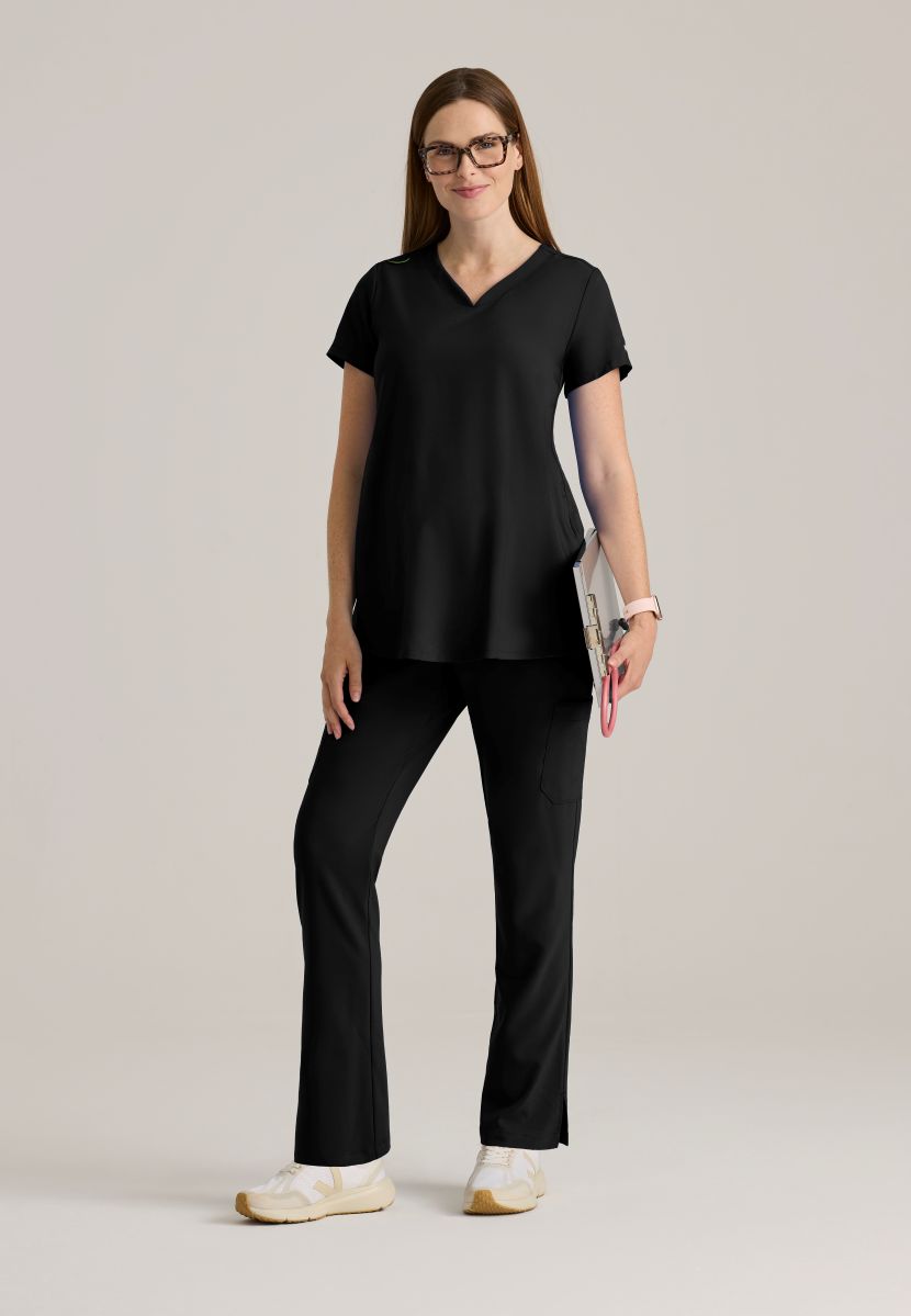 Grey's Anatomy Evolve Promise 2-Pocket Maternity Top | BLACK