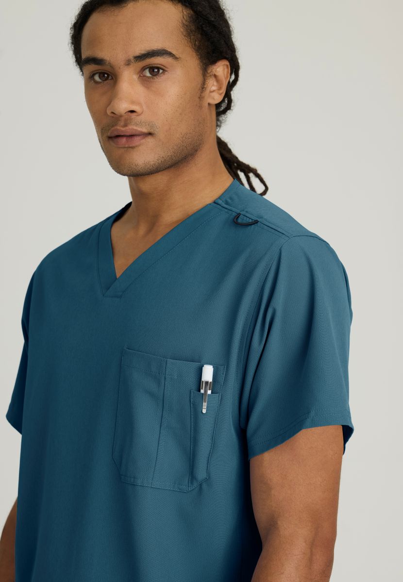 SKECHERS MALE STRUCTURE V-NECK TOP | Caribbean