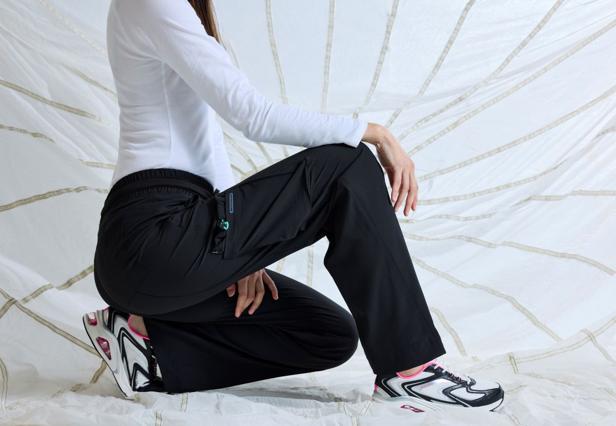 Skechers Scout Women's 5 Pocket Shirred Waistband Wide Leg Pant | BLACK