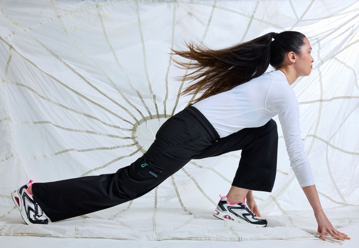 Skechers Scout Women's 5 Pocket Shirred Waistband Wide Leg Pant | BLACK