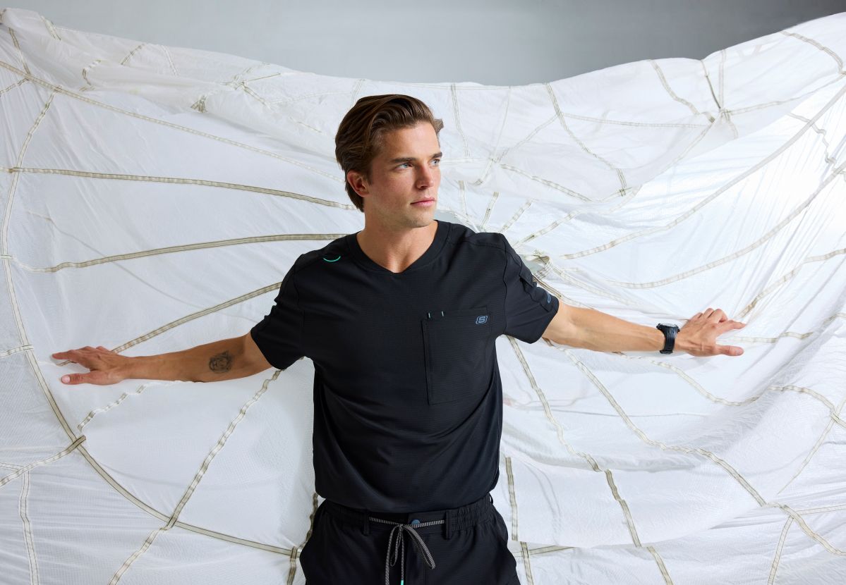 Skechers Station Men's 3 Pocket Round Neck High-Low Hem Top | BLACK